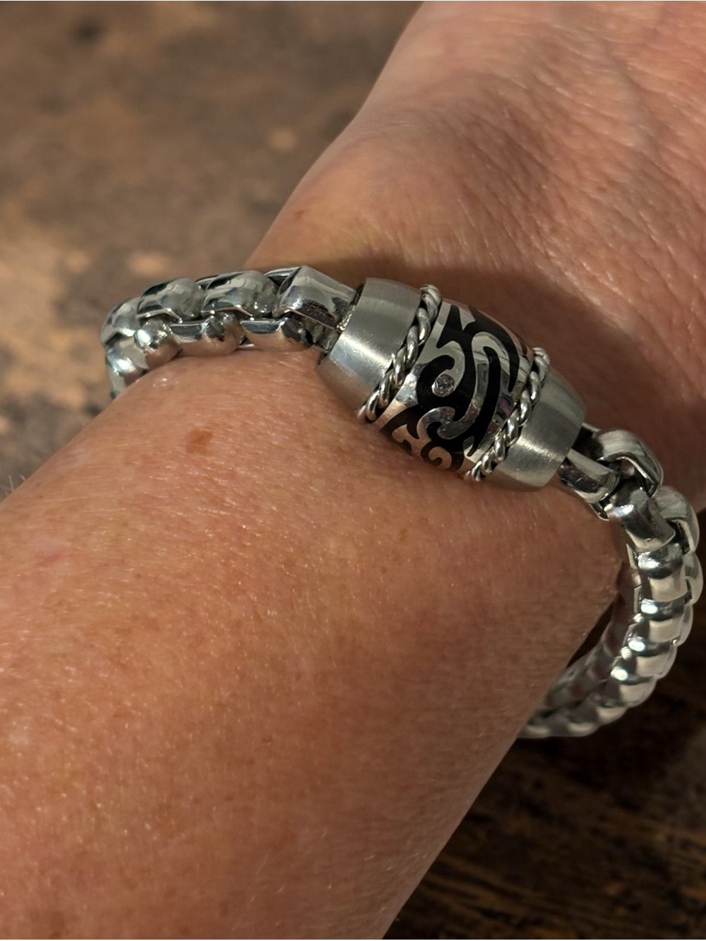 Silver-Tone Barrel Accent Unisex Bracelet 8.5”
